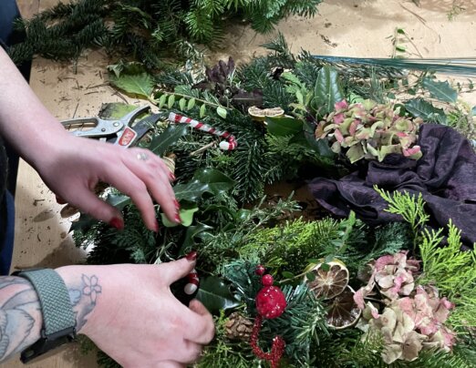 Sussex Emmaus to host sustainable Christmas wreath-making workshops